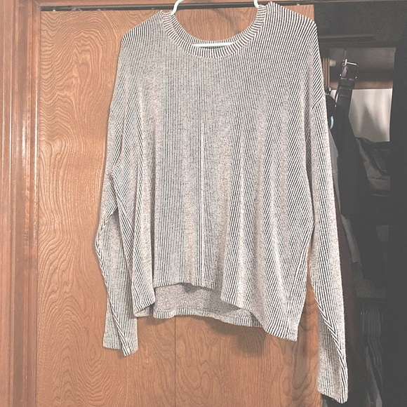 Time and Tru Tops - Time + Tru Ribbed Gray Sweater